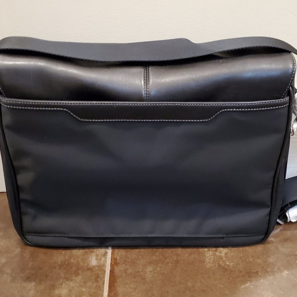 Knomo Bungo 15" Black Leather Messenger Bag